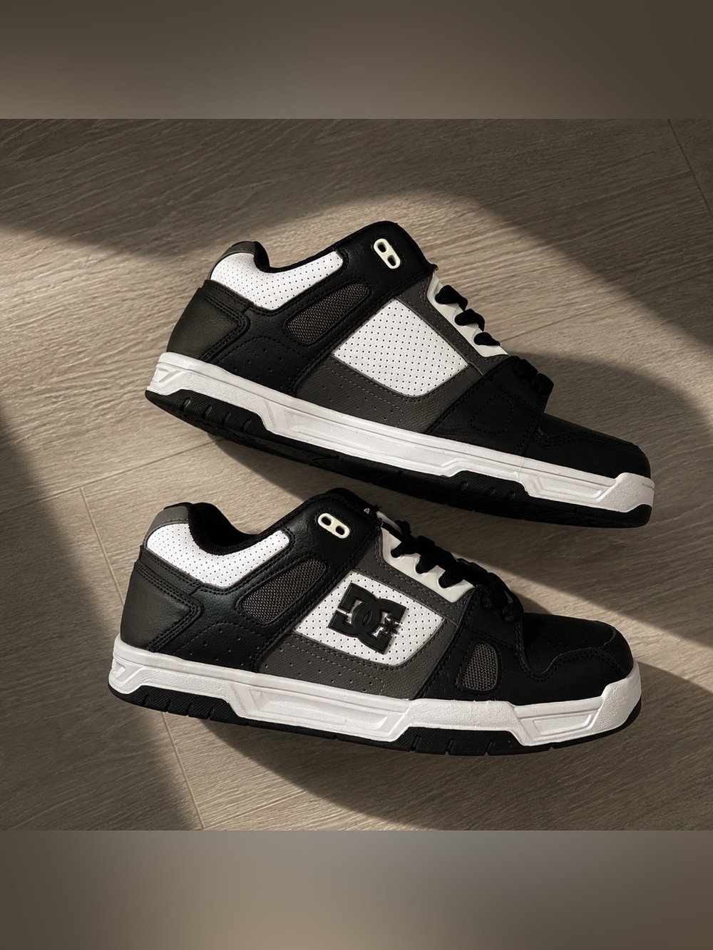 New DC stag men’s sneakers US 12